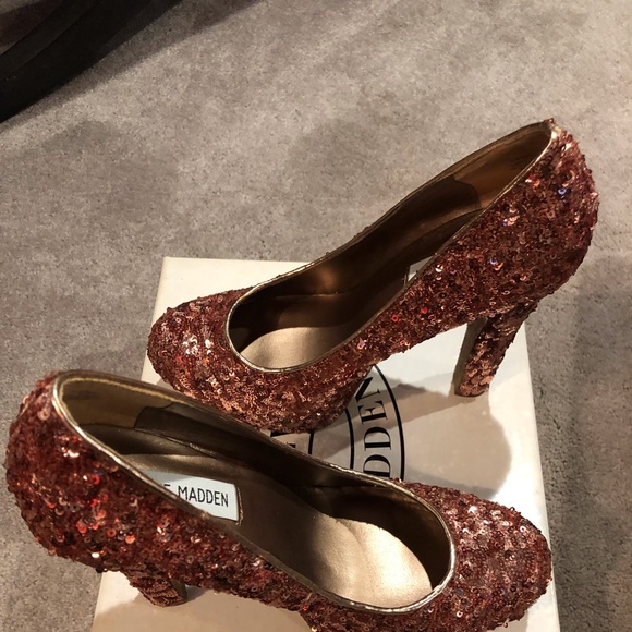 Shoes - Picture 3 of 7